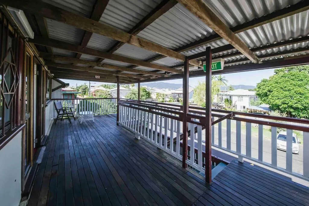 6 Bedroom + 2 Bath Apartment // Cairns Central