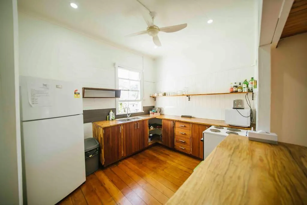 6 Bedroom + 2 Bath Apartment // Cairns Central