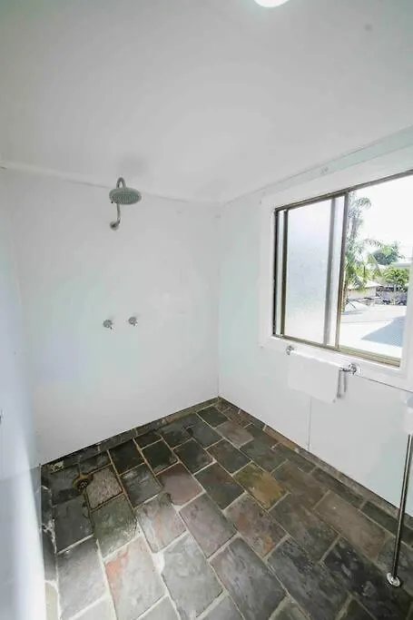 6 Bedroom + 2 Bath Apartment // Cairns Central
