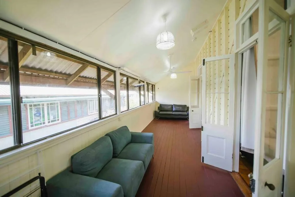 6 Bedroom + 2 Bath Apartment // Cairns Central