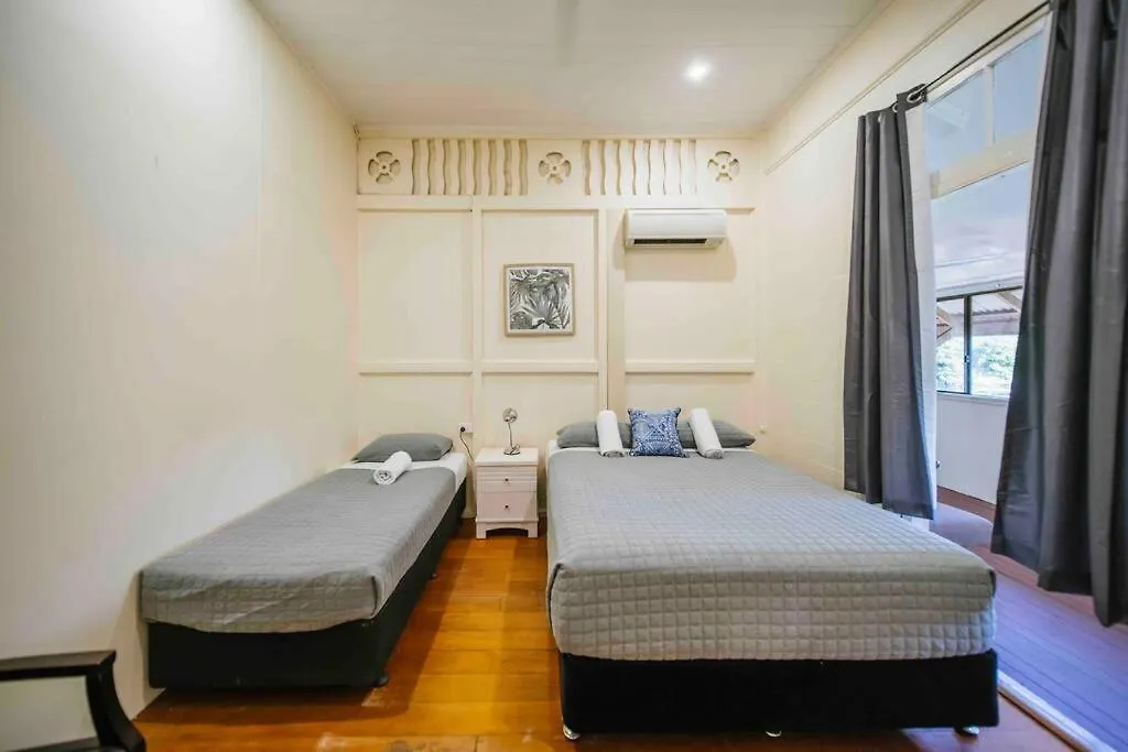 6 Bedroom + 2 Bath Apartment // Cairns Central